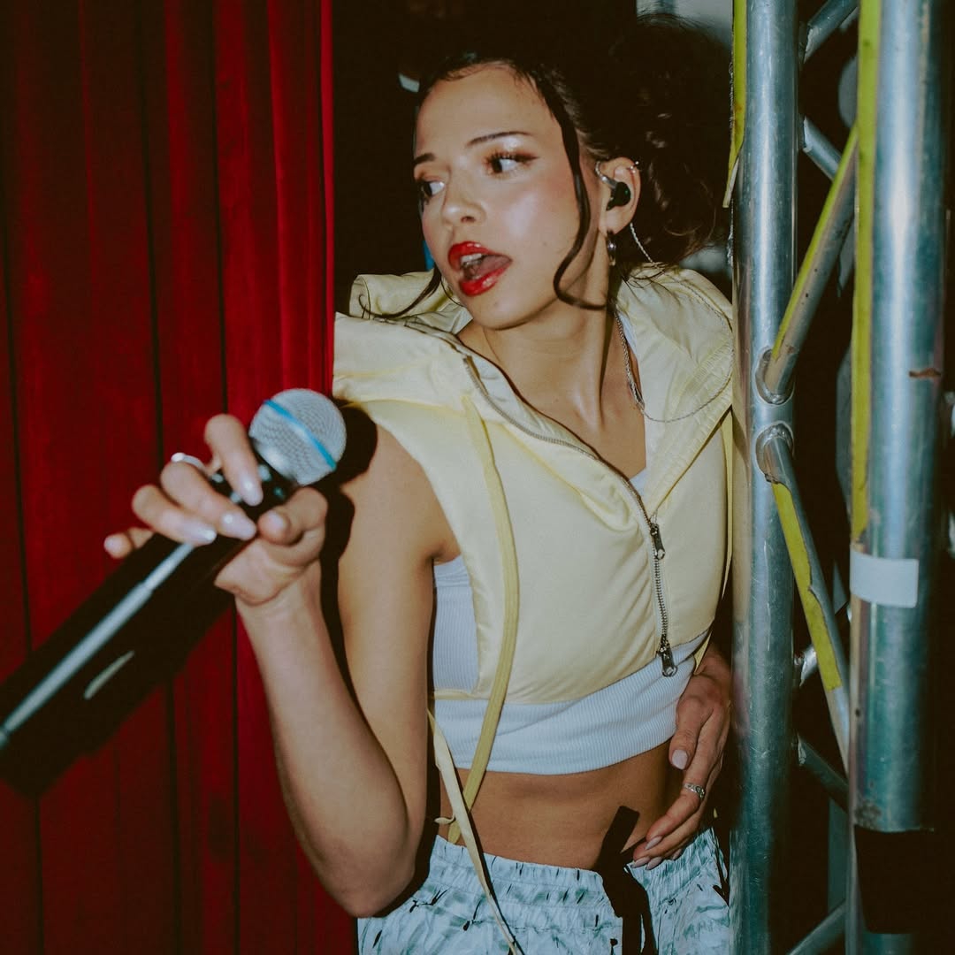 „Das wird so big 2024“
2024:
DANKE ♥️ Wir sehen uns am 15. Januar und machen genau so weiter!! Beste Crowd ever.
Shot by @saybyetoit & @ebeabebe
#deutschrap #deutschrapnewcomer #rapshow #berlin #deutschrapper #newmusic Instagram