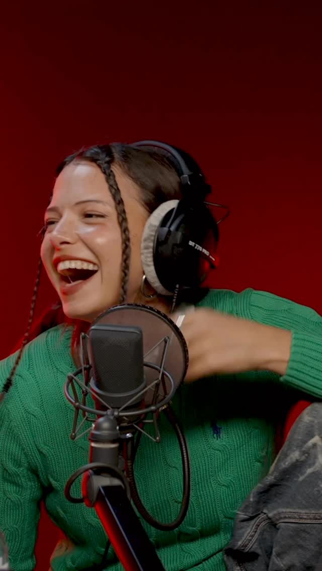 Diese Folge stand ganz im Sinne der Aufklärung und Friedensstiftung!
@ninachuba und @hitzemannn (@dieleuteliebendas ) sind zu Gast bei #ApoFika. Es geht ums Tanzen, Selbstvergessenheit, Collien Fernandes, die Bundeswehr, verpasste Abiparties und so viel mehr.
Danke für den tollen Auftritt!❤️
(Und @heyhallohans kann jetzt auch wieder beruhigt Gitarre spielen.)
#CampfireFM @studiobummens Instagram