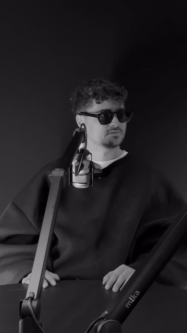 Unser Tipp: Nach diesem emotionalen Deep Talk erstmal die neue Folge Die Leute Lieben Das hören! 🤝 Welchen Promi sollten wir ins Kreuzverhör nehmen? Instagram